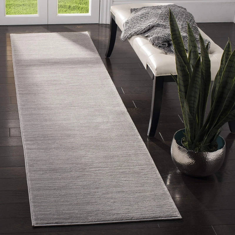 Safavieh Modern Rug for Living Room, Dining Room, Bedroom - Vision Collection, Short Pile, in Silver, 91 X 152 cm