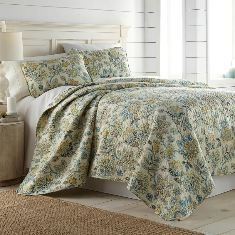 Southshore Fine Living, Inc. Floral Bedding Queen/Full Size, Paisley Quilt Set, Summer Coverlet, 3-Piece Set Boho Bedspread with Two Matching Quilted Pillow Shams, Full/Queen Quilts, Cream