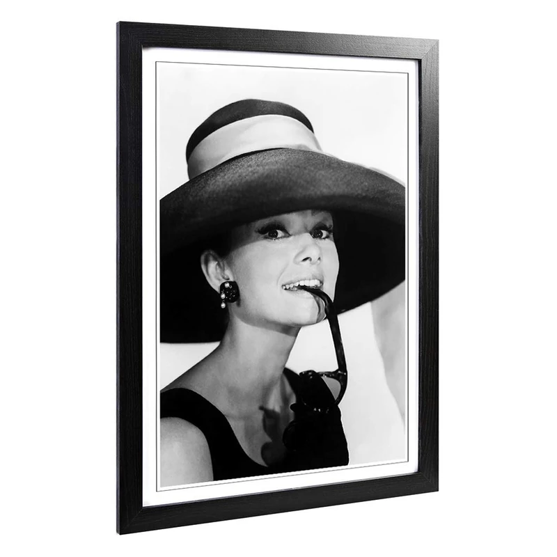 Big Box Art Framed Print of Audrey Hepburn (2) Art Design | Wall Art Picture Measures: A2 / 24.5 x 18 Inch / 62 x 45 cm | Home Decor for Kitchen, Living Room, Dining Room, Lounge, Bedroom, Hallway, Office | A2 / 24.5x18 Inch / 62 x 45cm