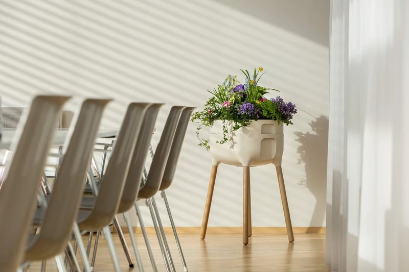 Plastia Urbalive Raised Planter - Ivory & White