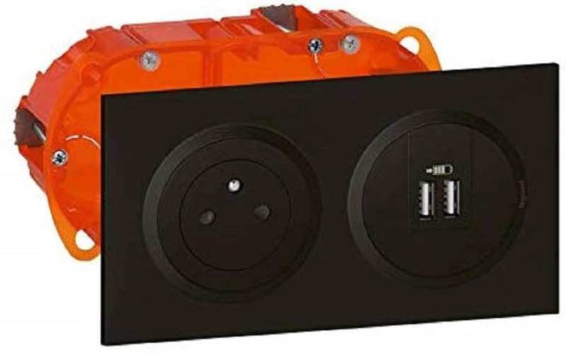 Legrand LEG300409 KIT2P+T/2XUSB PREC NR Surface Socket + Charging Module 2 USB TypeA Dooxie 2.4 A Pre-Wired Black/Orange Finish