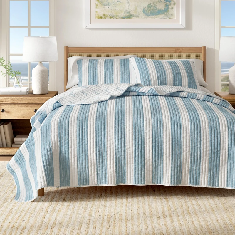 Twin Coastal Quilt Bedding Set, Summer Coastal Quilt with Sham, Beach 2-Piece Reversible All Season Bedspread Quilt Set. Lightweight Nautical Quilted Coverlet. Casco Bay Collection, Blue