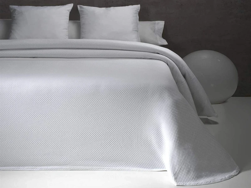 JAVIER LARRAINZAR Bouti Quilt, White, 230 x 270 cm