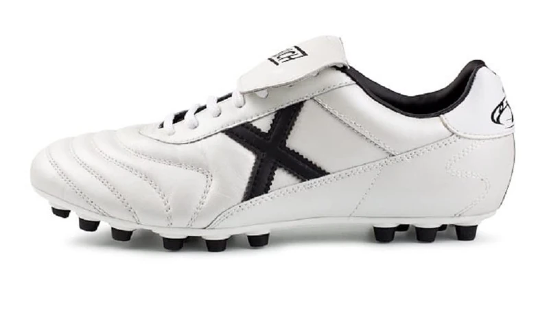 Munich Mundial T White, Unisex Adult Trainers, White, 5 UK