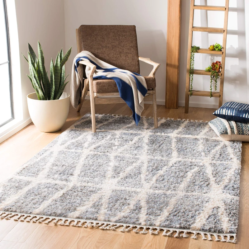 Safavieh Moroccan Shaggy Indoor Woven Rectangle Area Rug, Berber Fringe Shag Collection, BFG605, in Grey / Cream, 160 X 229 cm for Living Room, Bedroom or Any Indoor Space