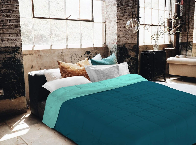 Italian Bed Linen Sogni e Capricci Summer Duvet, Microfibre 2 Seats Verde Bottiglia/Verde Acqua - Image 1
