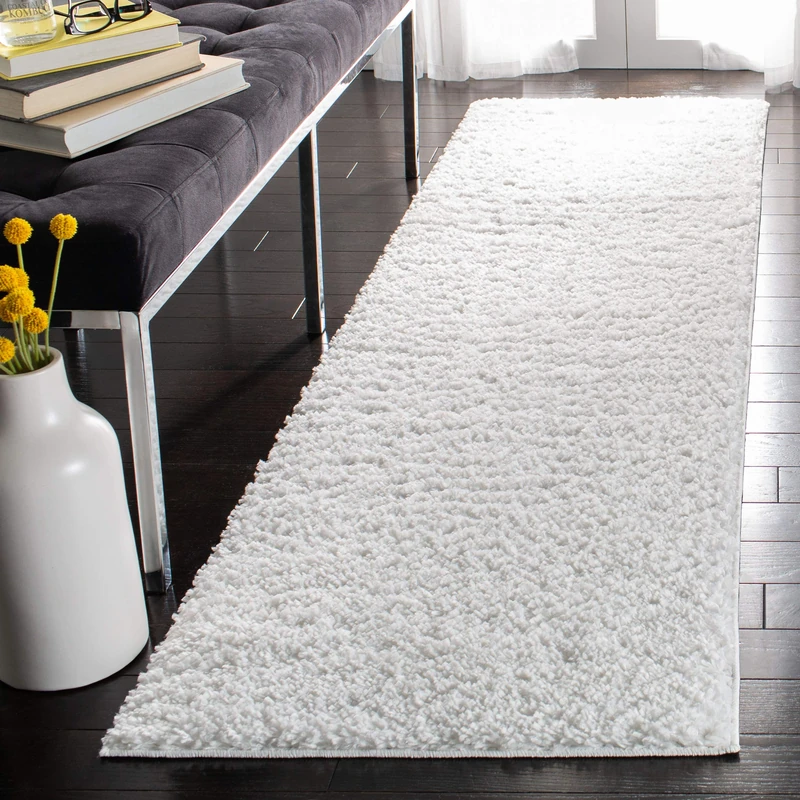SAFAVIEH Shag Rug for Living Room, Dining Room, Bedroom - August Shag Collection, Short Pile, in White, 76 X 183 cm