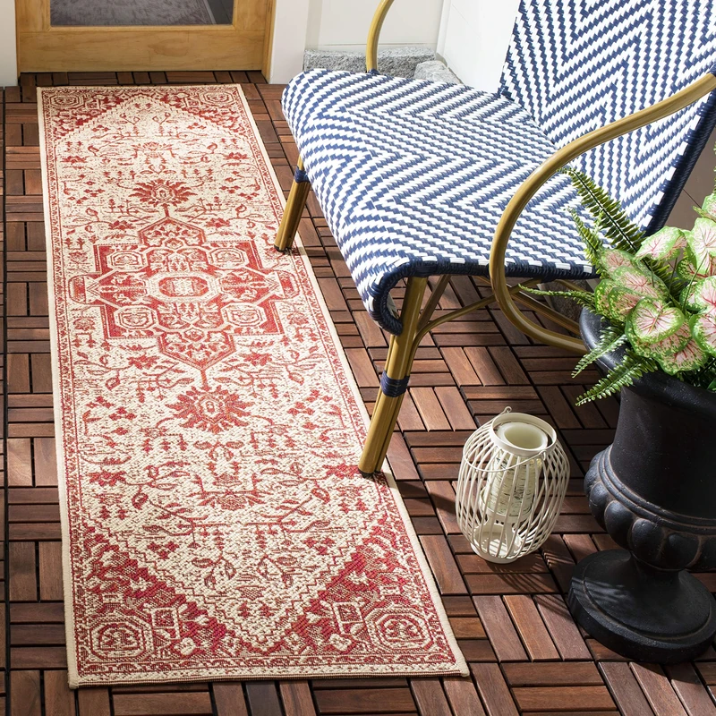 SAFAVIEH Medallion Rug for Indoor & Outdoor - Beachhouse Collection, Short Pile, in Red and Creme color, 61 X 244 cm