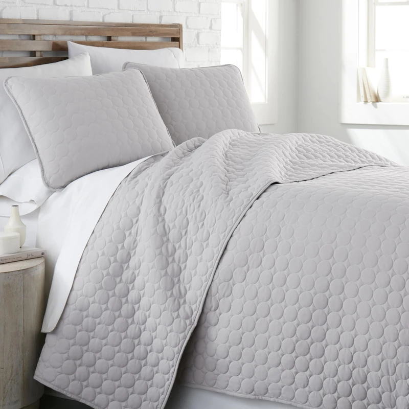 Southshore Fine Living, Inc. Cal King Grey Quilt Bedding Set with 2 Quilted Pillow Shams, Premium Circle Stitch Design, Lightweight Quilted Bedspread, California King Gray Quilt, Light Grey Quilts