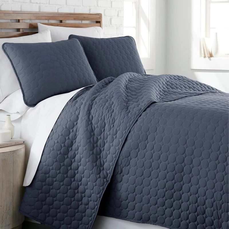 Southshore Fine Living, Inc. Oversized Quilts for King Bed, Lightweight Quilt Bedding Set, Soft Coverlet, 3-Piece Bedspread Set with Two Matching Quilted Pillow Shams, Cal/King Size, Navy Blue