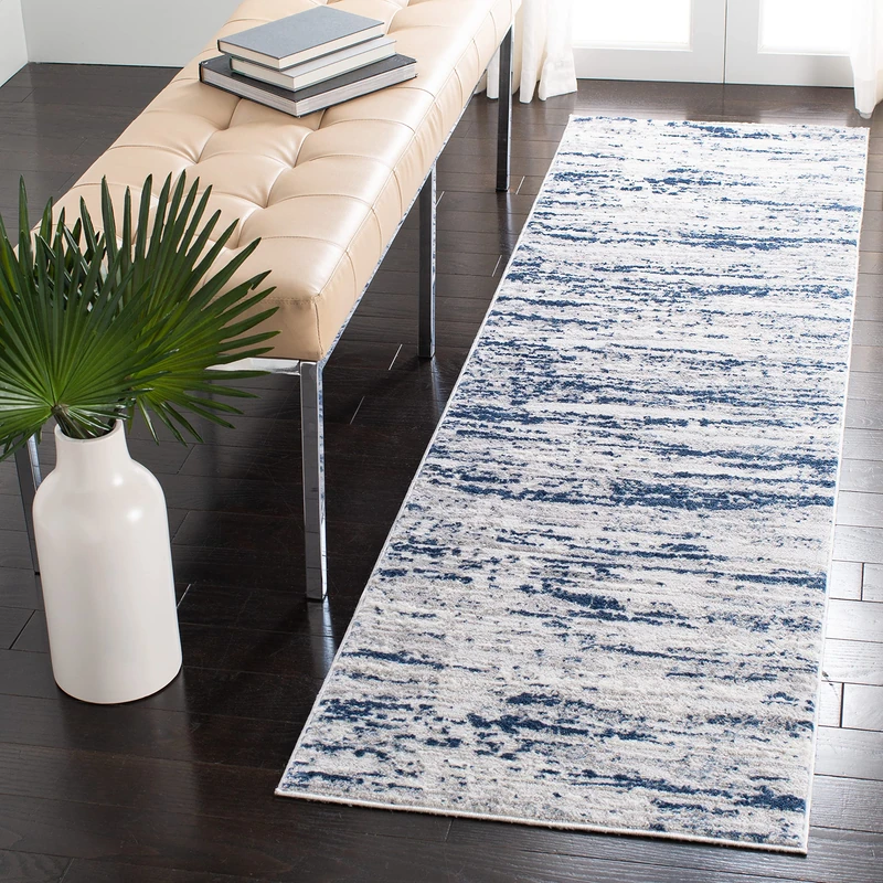 Safavieh Modern Rug for Living Room, Dining Room, Bedroom - Amelia Collection, Short Pile, in Grey and Navy, 76 X 183 cm
