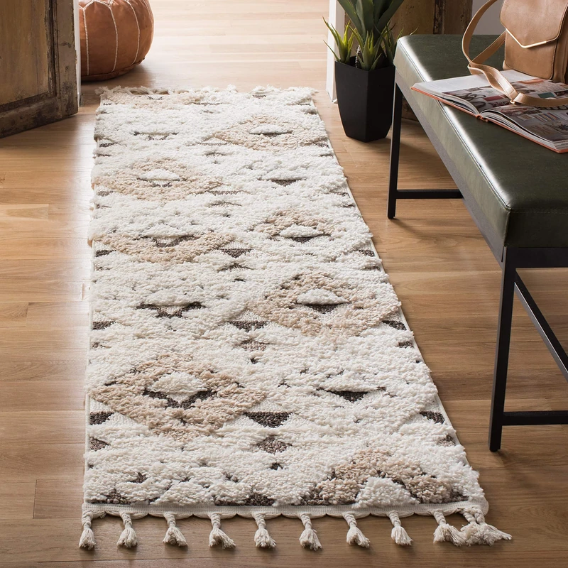 Safavieh Shag Rug for Living Room, Dining Room, Bedroom - Moroccan Tassel Shag Collection, Short Pile, in Ivory and Brown,