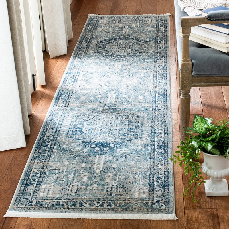 Safavieh Traditional Rug for Living Room, Dining Room, Bedroom - Victoria Collection, Short Pile, in Blue and Grey, 91 X 152 cm