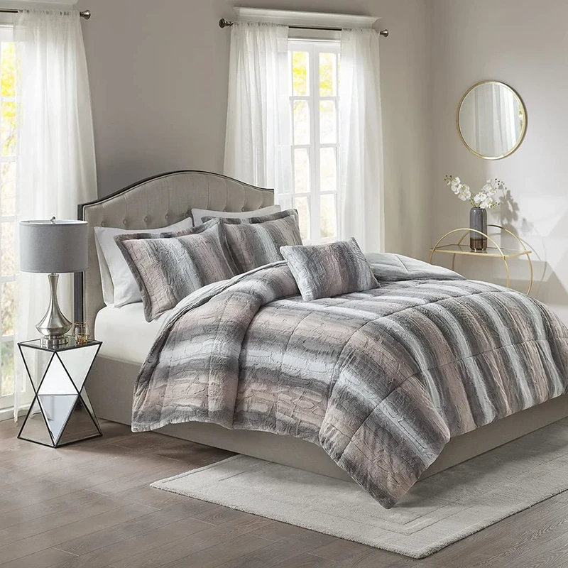 Madison Park Modern All Season Bedding Set with Matching Sham, Polyester, Blush/Grey, Full/Queen