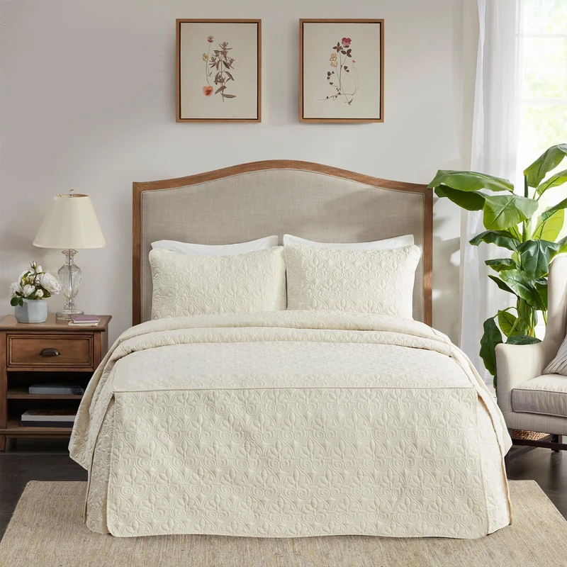 Madison Park Quebec Split Corner Quilted Bedspread Classic Traditional Design All Season, Lightweight, Bedding Set, Matching Shams, King(79" x81+24D), Damask Quilted Cream 3 Piece