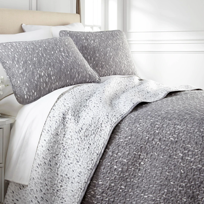 Southshore Fine Living, Inc. California King Quilt Sets Oversized, 3-Piece Botanical Leaves Print Quilt with 2 Pillow Shams, Quilted Coverlet, Soft Microfiber, California King Bed Spread, Grey