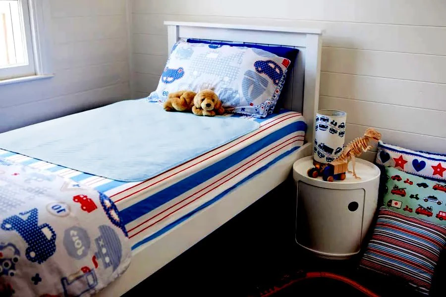 Washable Waterproof Mattress Protector/Absorbent Incontinence Pad/Bedwetting Sheet Without Tucks -Single bed, Blue, Size 85 x 90cm