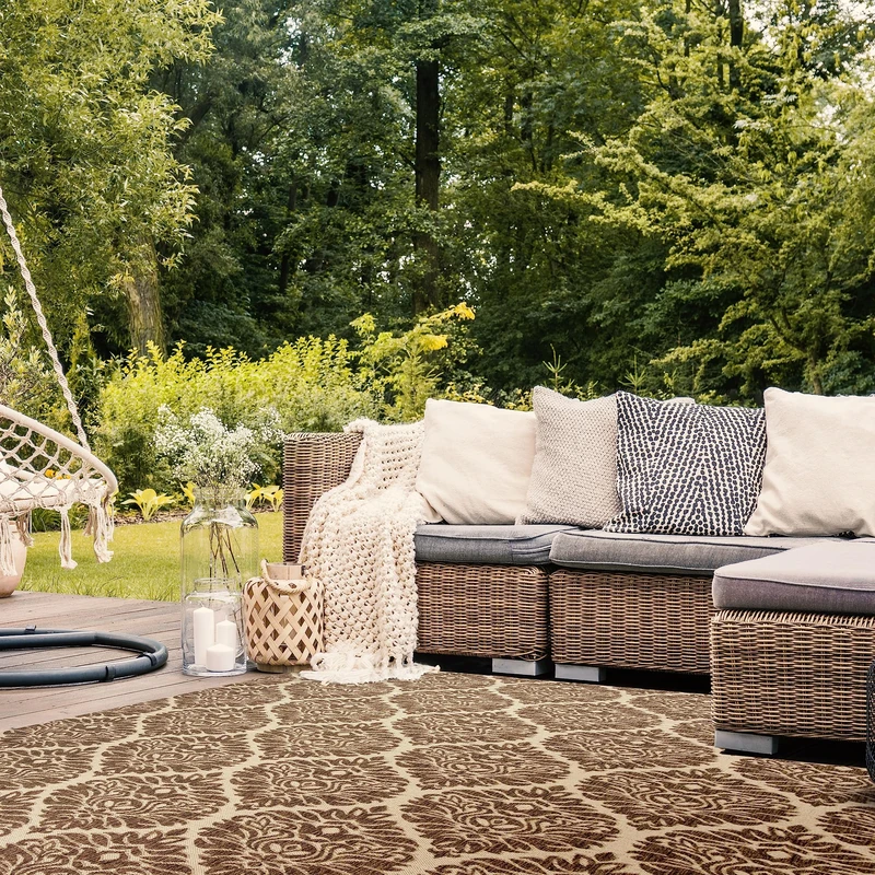 SAFAVIEH Damask Rug for Indoor & Outdoor - Beachhouse Collection, Short Pile, in Cream and Beige color, 122 X 183 cm