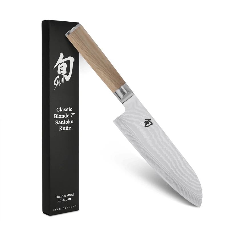 KAI Shun Classic White Santoku 18 cm Blade Length - Damascus Knife 32 Layers VG MAX Core - 61 (±1) HRC - Pakkawood Handle - Made in Japan - Forged Japanese Chef Knife