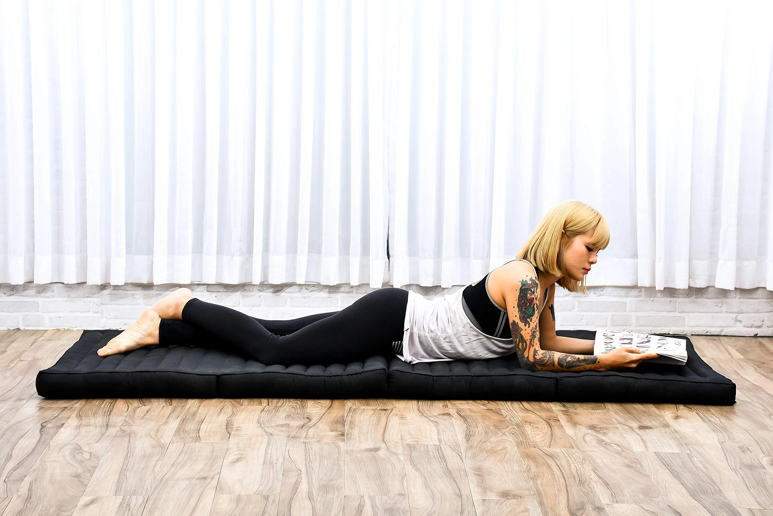 Leewadee Trifold Mattress Standard – Comfortable Thai Massage Pad, Foldable Floor Mattress Filled with Kapok, Perfect to Use as a Sleeping Mat 200 x 70 cm, Black