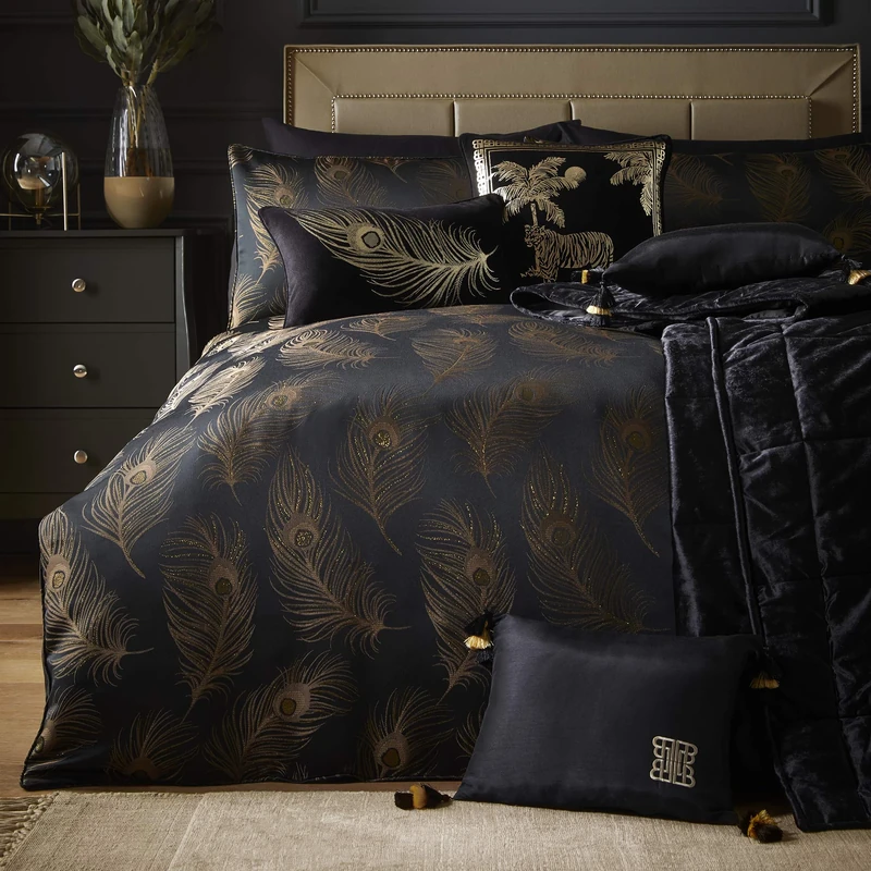 Laurence Llewelyn-Bowen - Dandy - Jacquard Woven Duvet Cover Set - King Bed Size in Black & Gold