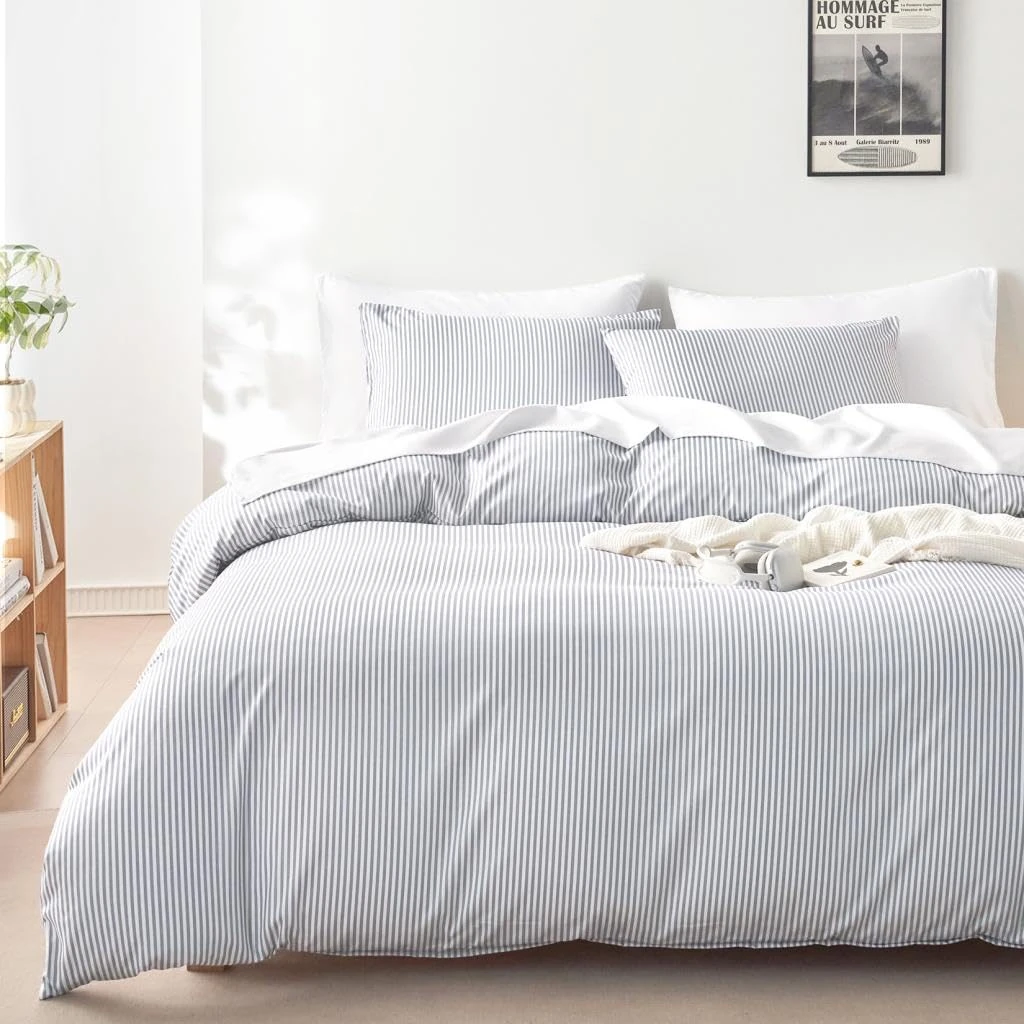 Wake In Cloud - Striped Comforter Set, Ticking Stripe Vertical Pinstripe Neutral Farmhouse Pattern Printed, Soft Lightweight Bedding, 3 Pieces, Gray, King Size