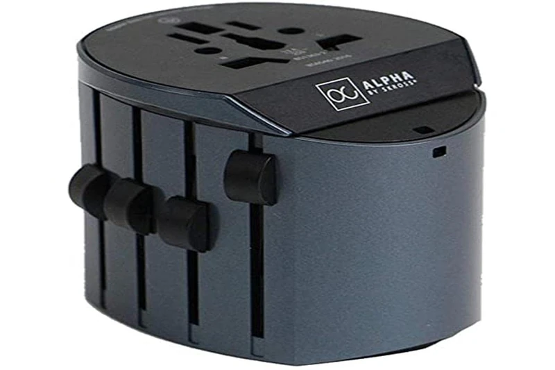 SKROSS Alpha Line Adattatore Universale da Viaggio Completo per Prese a 2 o 3 Poli - 10 A - Fino a 2,500 Watt (adatto anche a PC e Asciugacapelli) - 5 Anni Garanzia Internazionale, 1.104100, Black