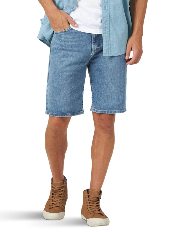 Wrangler Men's Classic Relaxed Fit Five Pocket Jean Short Denim, Light Wash Flex, 32
