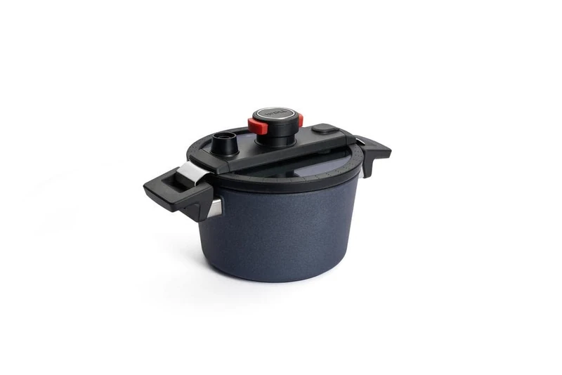 Woll Active Lite Casserole with Active Lite Lid and Silicone Insert, Diameter 20 cm, 11.5 cm High, 3 Litres, with 2 Side Handles, Induction, Suitable for All Types of Cookers, Cast Aluminium,