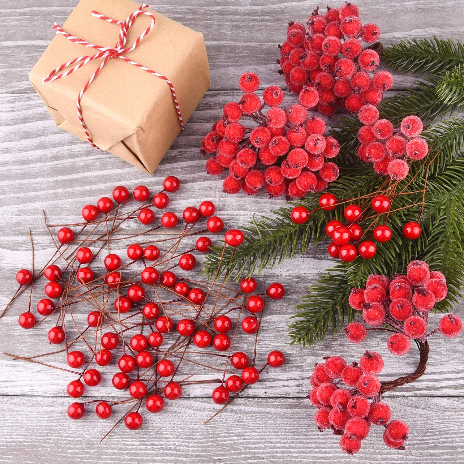 TUPARKA 310pcs Artificial Red Holly Berries Christmas Wreath Decorations, Christmas Wreath Making Supplies, Christmas Tree Flower Decorations Table Decoration