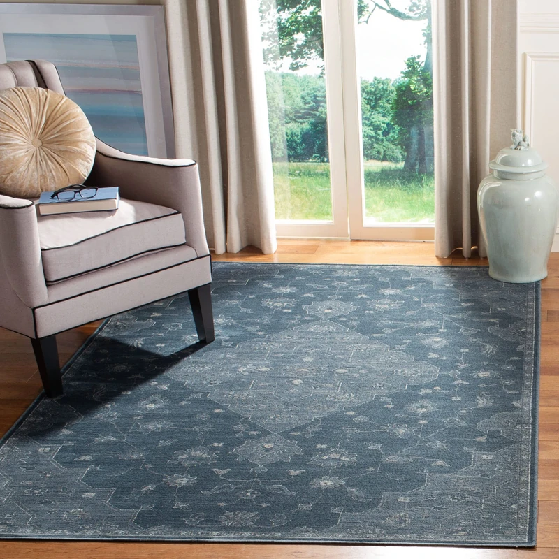 SAFAVIEH Traditional Rug for Living Room, Dining Room, Bedroom - Vintage Collection, Short Pile, in Light Blue and Dark Blue, 122 X 183 cm