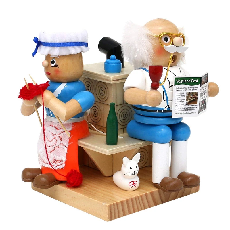 Dekohelden24 Wooden incense figure grandma and grandpa at the fi, dimensions approx. 13 x 12 x 16 cm, includes 1 pack of Grandma's Christmas fragrance incense cones.