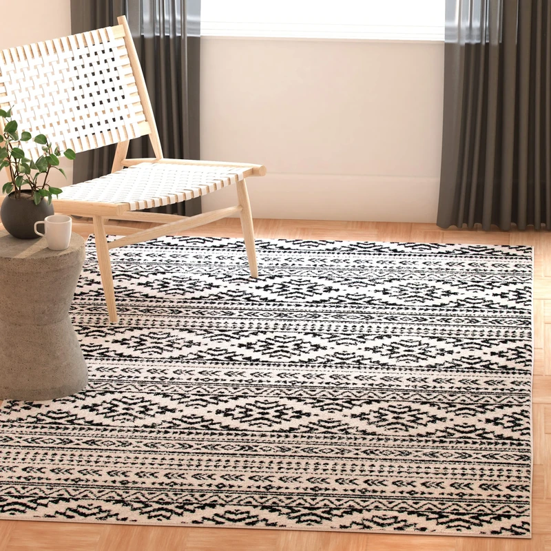 SAFAVIEH Boho Chic Rug for Living Room, Dining Room, Bedroom - Tulum Collection, Short Pile, in Ivory and Black, 91 X 152 cm