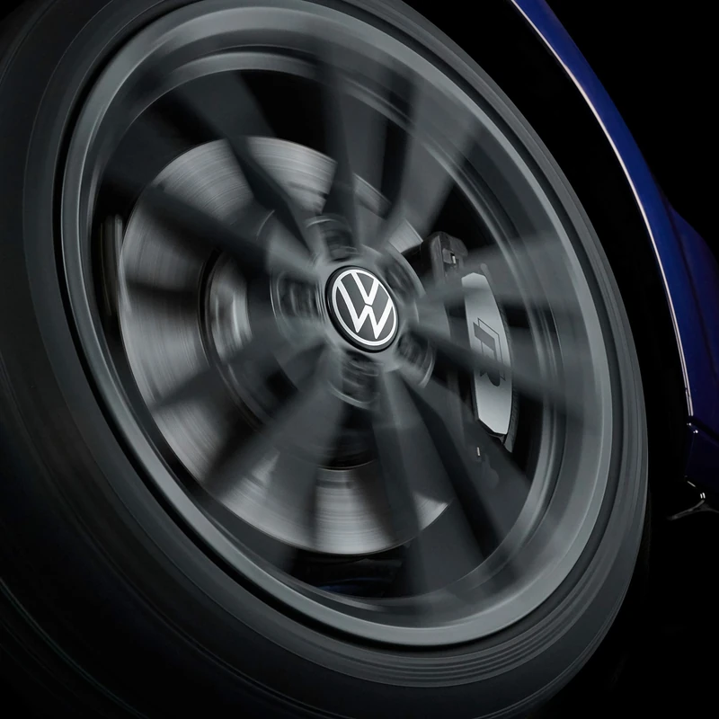 Volkswagen 000071213D Dynamic Hub Cap for LM Wheel Rim with Standing Logo in Driving Operation