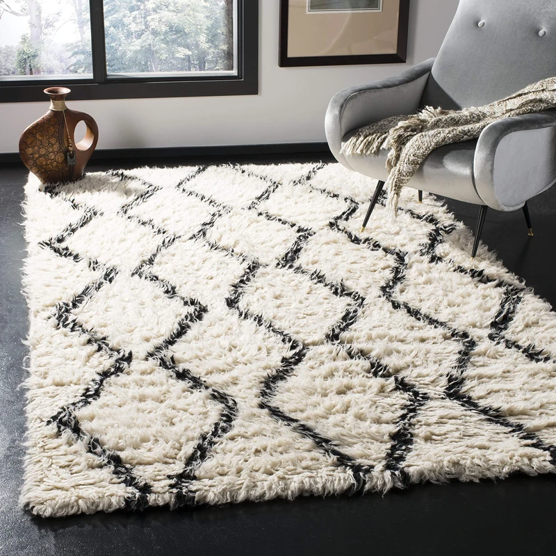 SAFAVIEH Moroccan Inspired Rug for Living Room, Dining Room, Bedroom - Kenya Collection, High Pile, in Black and Ivory, 160 X 229 cm