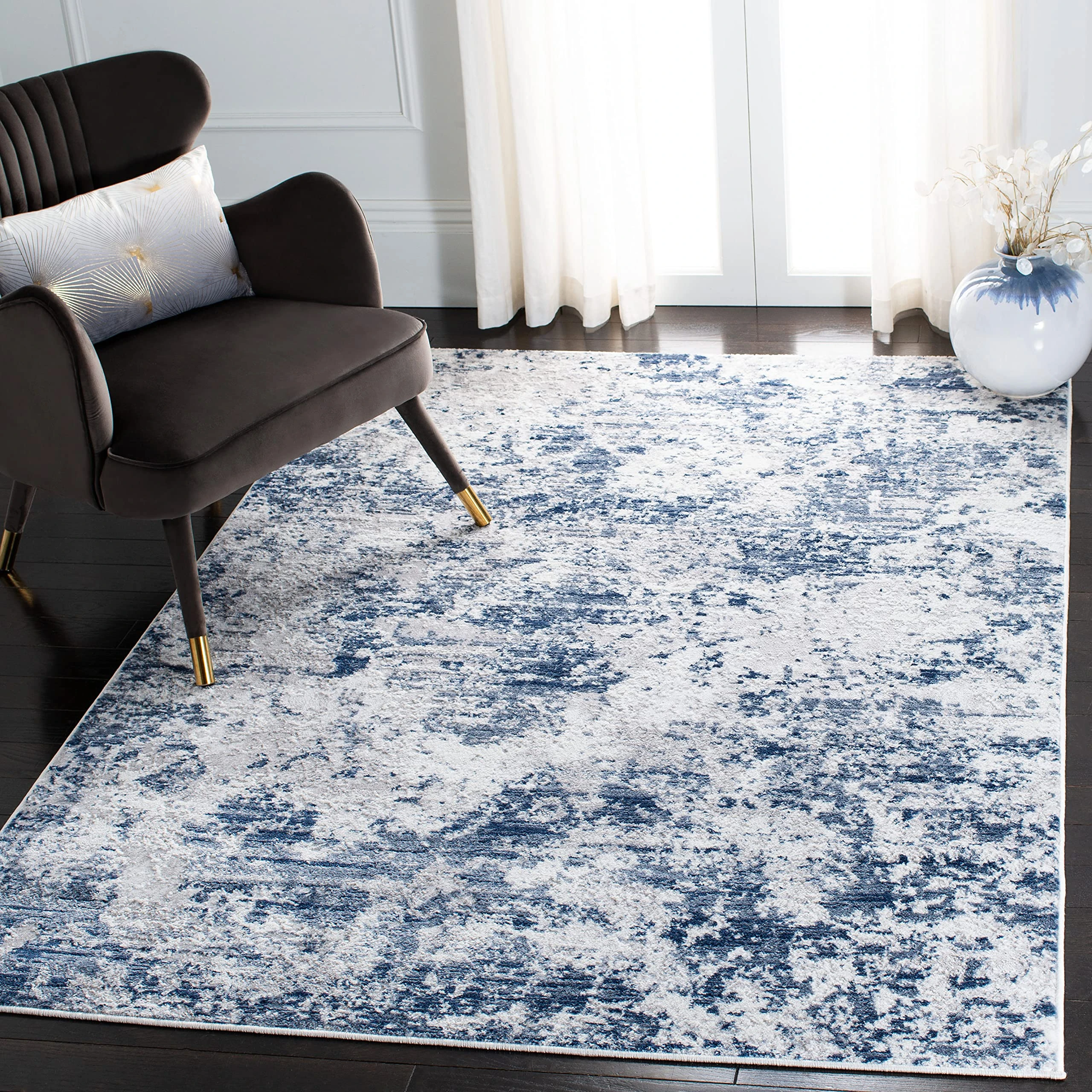 Safavieh Amelia Collection Modern Rug for Living Room, Dining Room, Bedroom, Short Pile, Blue, 72 x 108 Inch