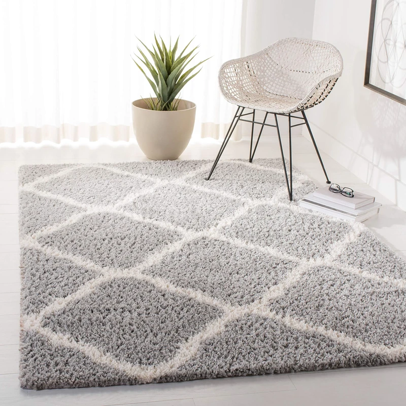 Safavieh Shaggy Indoor Woven Rectangle Area Rug, Parma Shag Collection, PMA521, in Grey/Cream, 91 x 152 cm for Living Room, Bedroom or Any Indoor Space