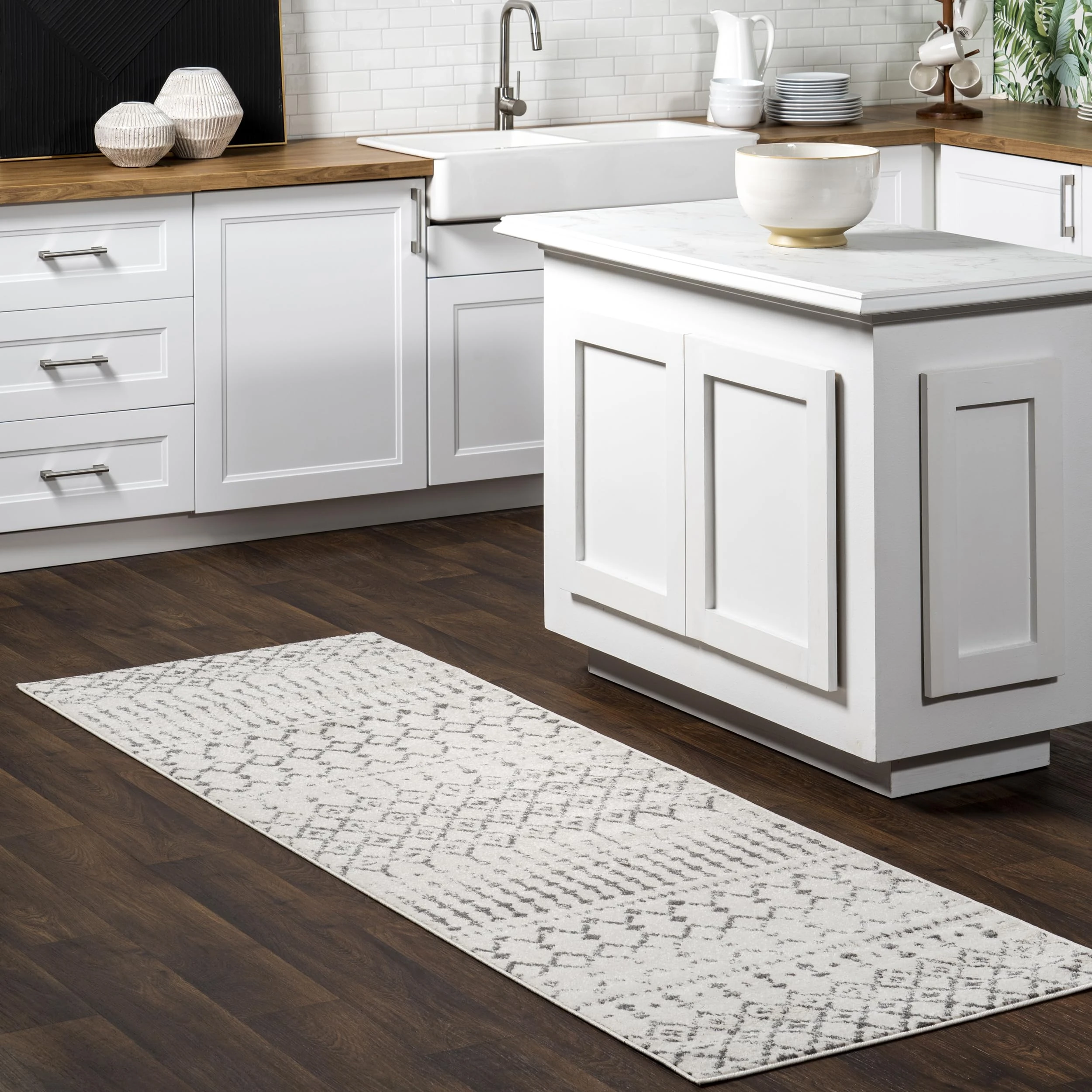 nuLOOM Moroccan Blythe Runner Rug, 2' 6" x 18', Grey/Off-white