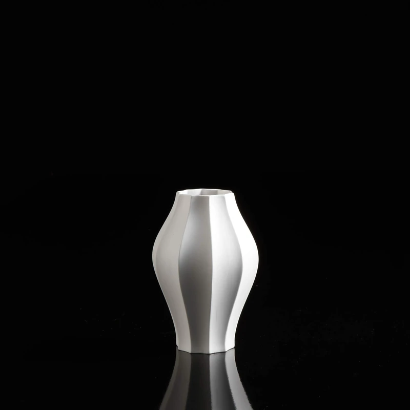 Goebel White Porcelain Vase 18.5 x 12 cm