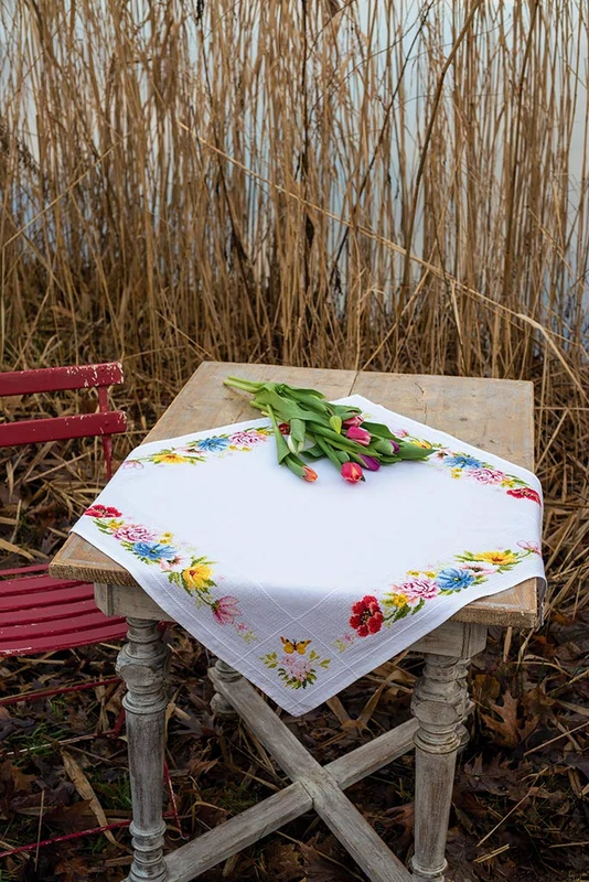 Vervaco Embroidery Kit Tablecloth Counted Pattern Pack Cross Stitch Flowers Embroidery Blankets for DIY Embroidery Craft Kit Craftsman Creative Set for Adults 80 x 80 cm Creative Gift