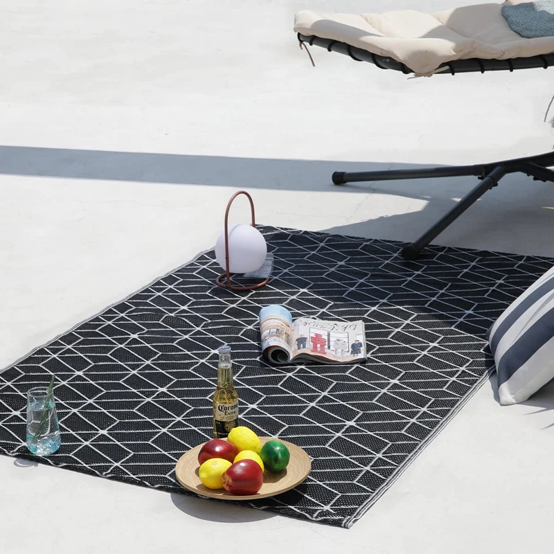 RED DECO Naxos Reversible Outdoor/Indoor Rug 180 x 120 cm Black/White - Image 1