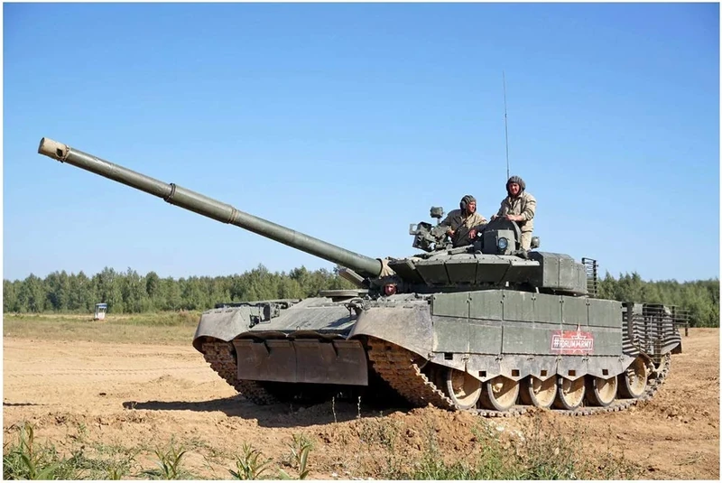 Trumpeter TRU09587 1/35 T-80 BVM MBT Plastic Model kit, Multicolor