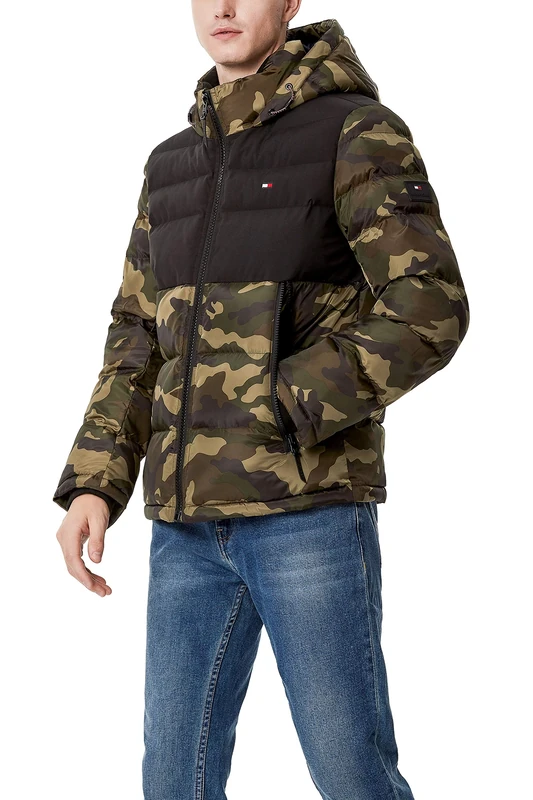 Tommy Hilfiger Men's Hooded Puffer Jacket Down Alternative Outerwear Coat, Camo/Black Two Tone, S