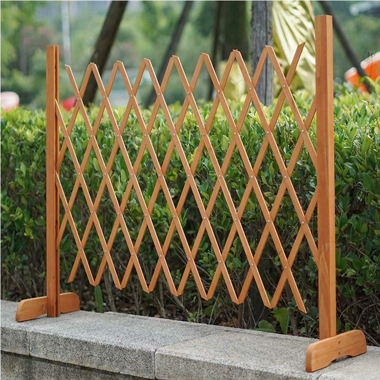 Gr8 Garden Expanding Portable Fence Wooden Screen Gate Trellis Style Freestanding Kids Safety Dog Pet Patio Lawn Divider