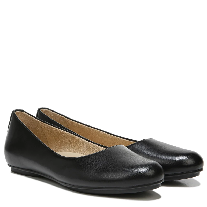 Naturalizer Maxwell Womens Leather Flat Loafers Walking Shoes for All-Day Comfort Wide Fit Black UK 4.5