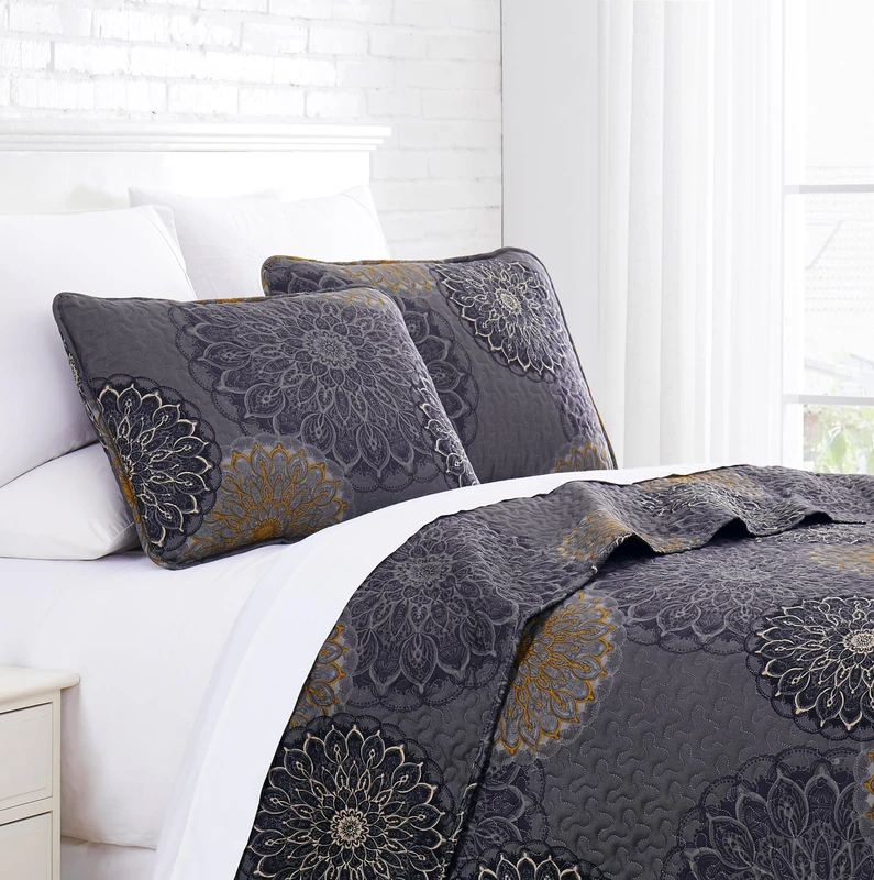 Southshore Fine Living, Inc. Midnight Floral Collection, Premium Bedding Set, Twin Coverlet Set for All Seasons, Oversized Quilt with 1 Quilted Pillow Sham, Lightweight Coverlet, Twin/XL Quilts, Black