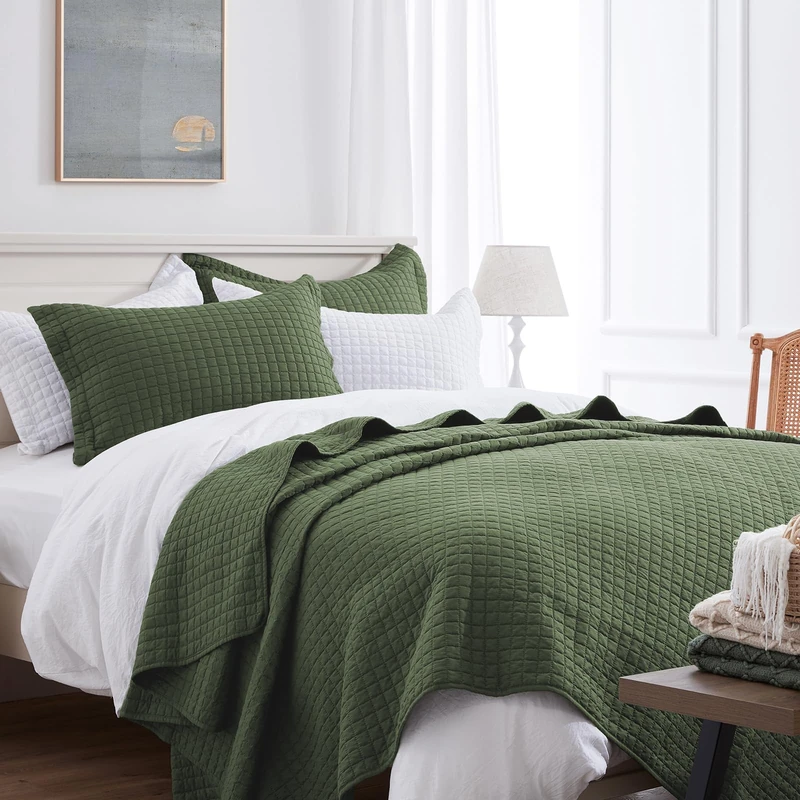 SunStyle Home Quilt Set Queen Olive Green Lightweight Bedspread Full Soft Reversible Coverlet for All Season 3pcs Army Green Square Quilted Quilted Bedding Sets (1 Quilt 2 Pillow Shams)(90"x96")