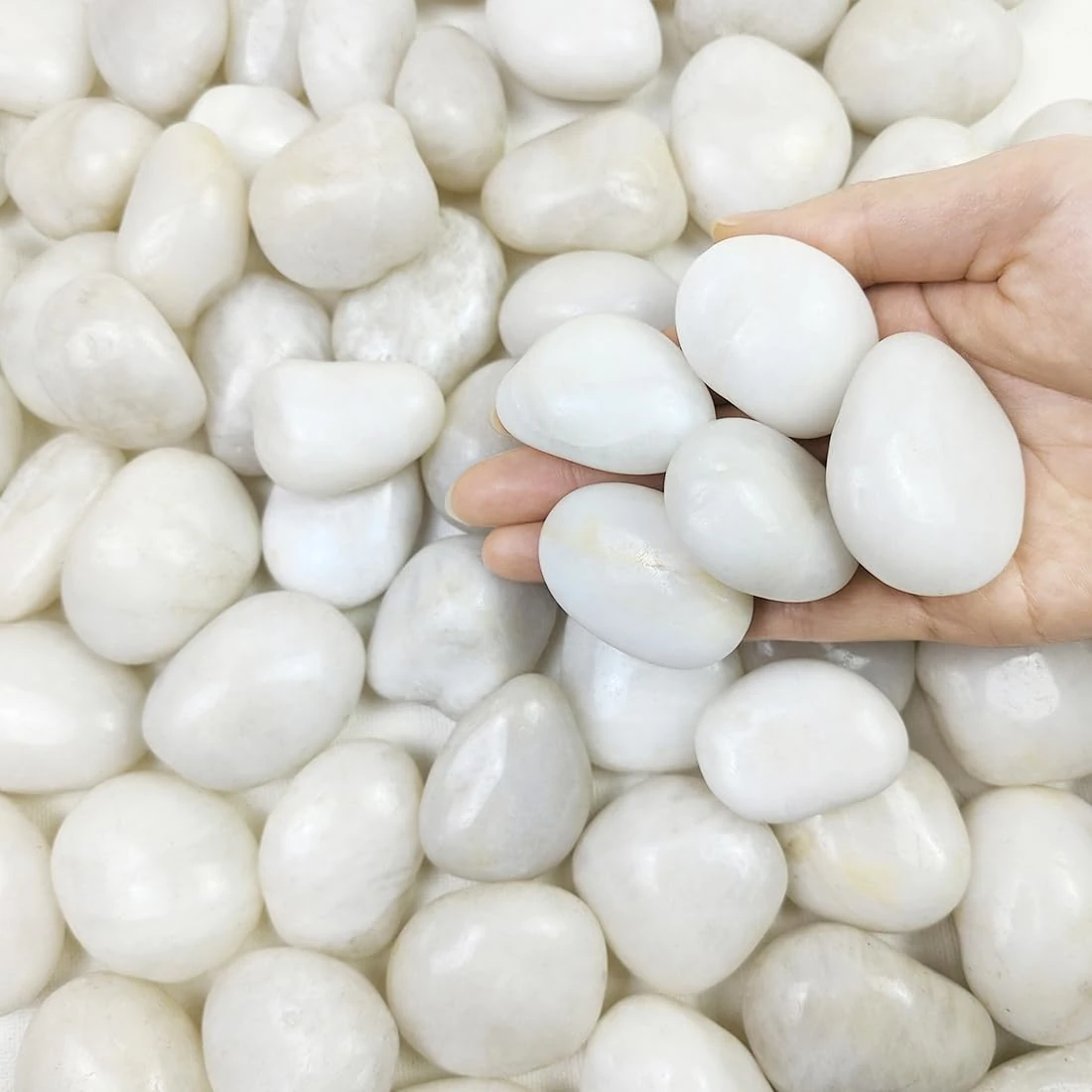 FANTIAN 2 lbs White Stones for Garden, 30-50 mm Decorative White Pebbles for Plant Pots, Aquariums Gravels, Vase Fillers and Outdoor Garden Rocks