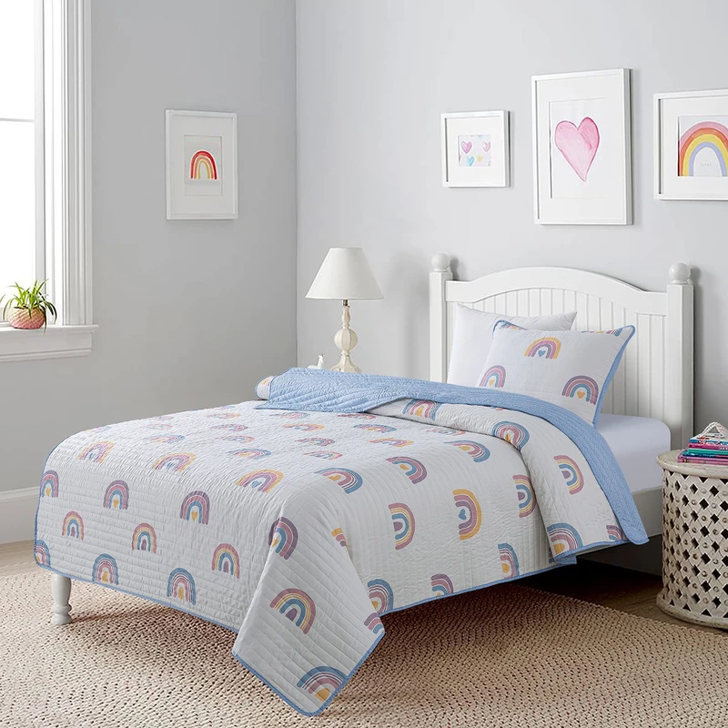 Soul & Lane Rainbow Quilt Set - Queen Size with 2 Shams, Cozy Lightweight Quilted Bedspread with Rainbows and Hearts Motif, Boho Pastel Bedding for Kids & Teens, Girls & Boys