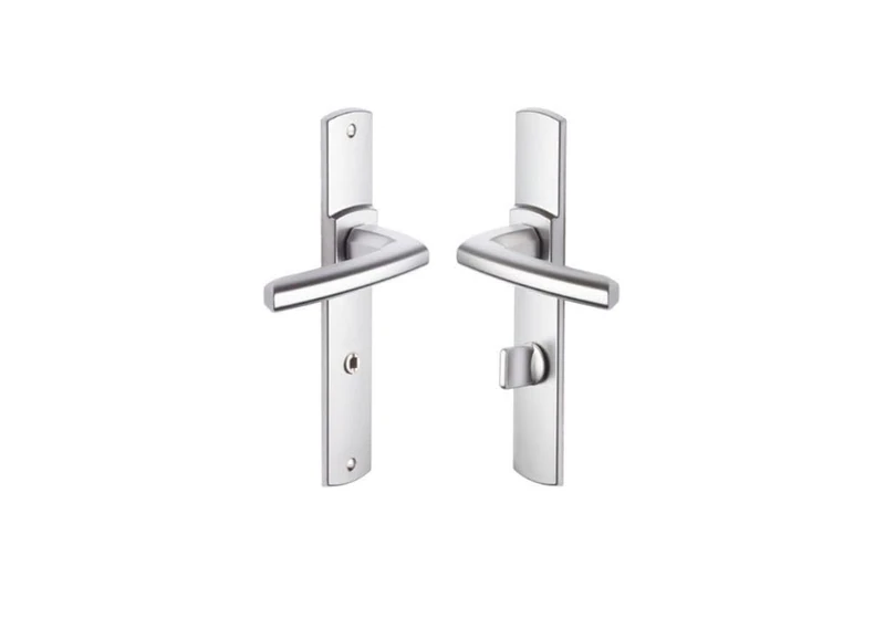 Vachette SCULT Door Handle Set on Plate - Locking Version for Toilet and Bathroom Doors - Hole Spacing 195 mm - Durable Zamak Material - 10 Year Guarantee - Velvet Chrome Finish